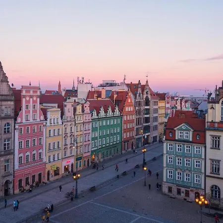 Magiczne Gniazdko Na Samym Rynku 브로츠와프