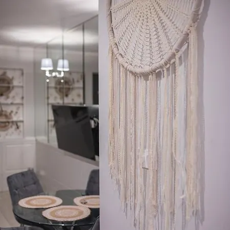 Magiczne Gniazdko Na Samym Rynku